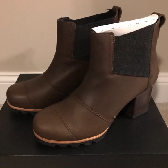 Sorel Addington Leather Chelsea Boot - Picture 2 of 8